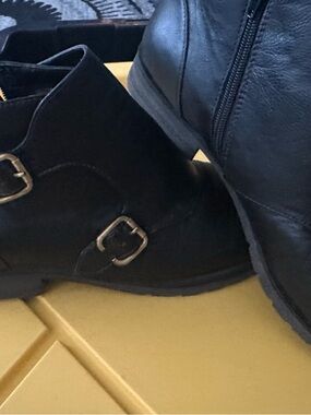 Women’s 12 Naturalizer
N5 COMFORT Black Buckle Ankle Boots